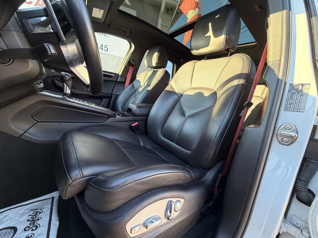 2020 Porsche Macan S Photo
