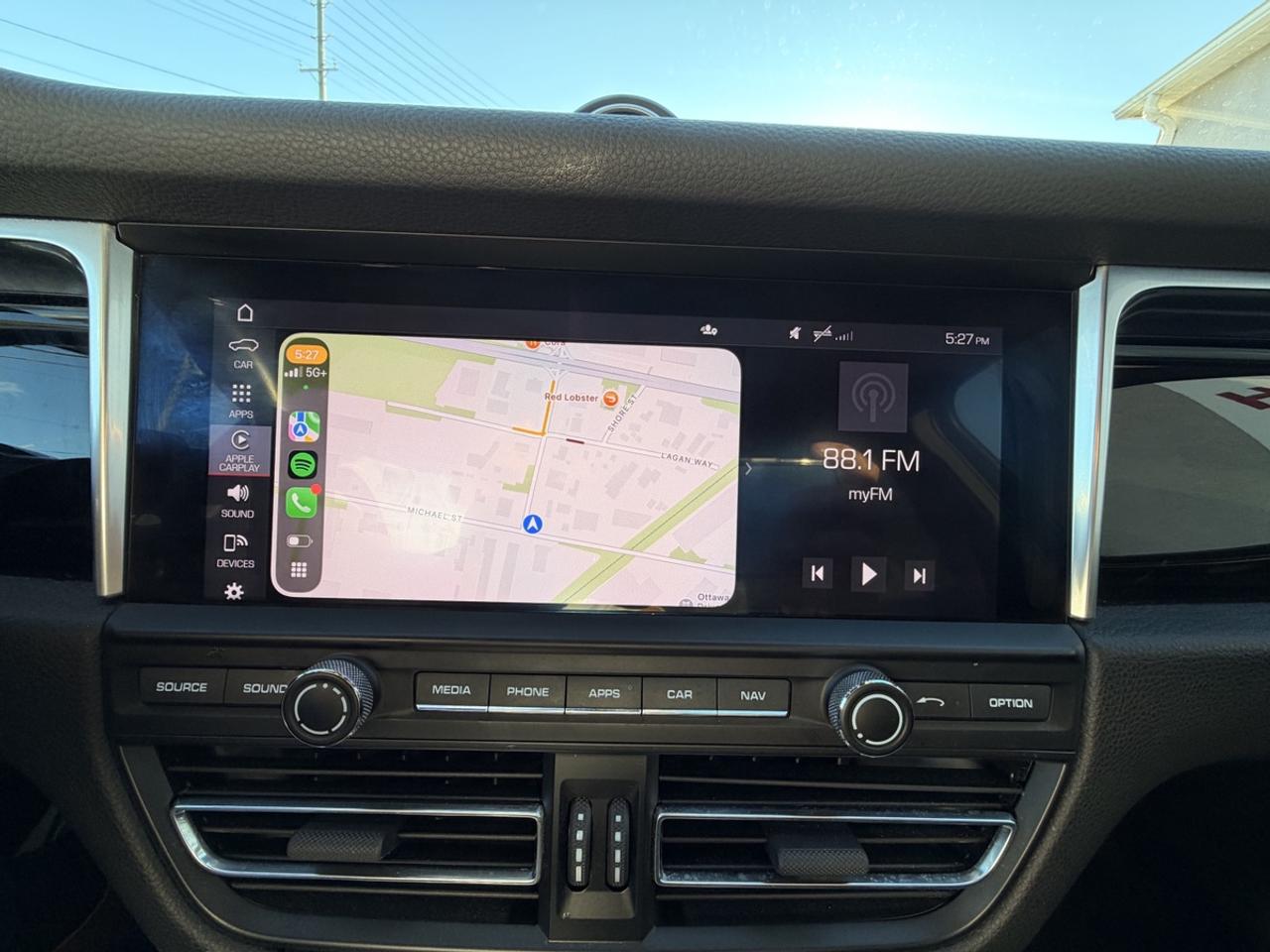 2020 Porsche Macan S Photo