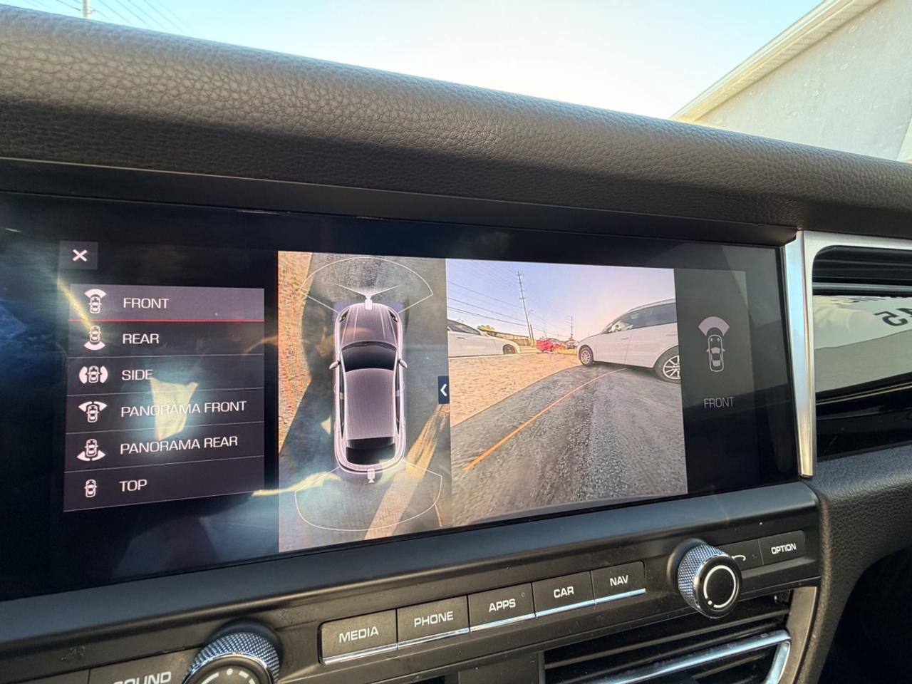 2020 Porsche Macan S Photo