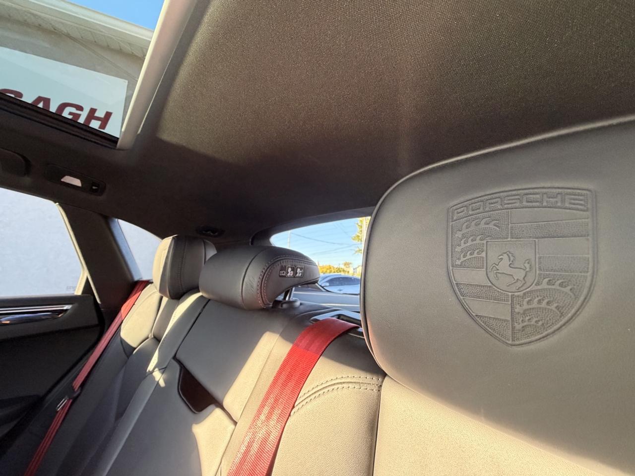 2020 Porsche Macan S Photo