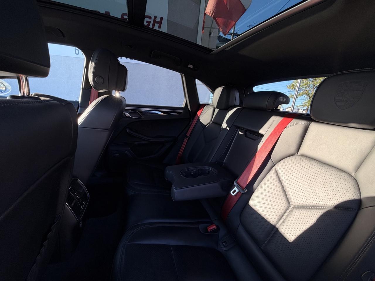 2020 Porsche Macan S Photo