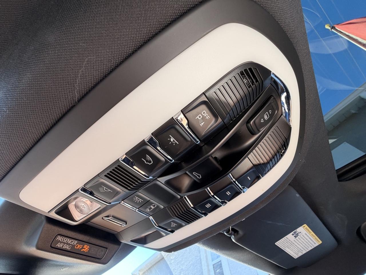 2020 Porsche Macan S Photo