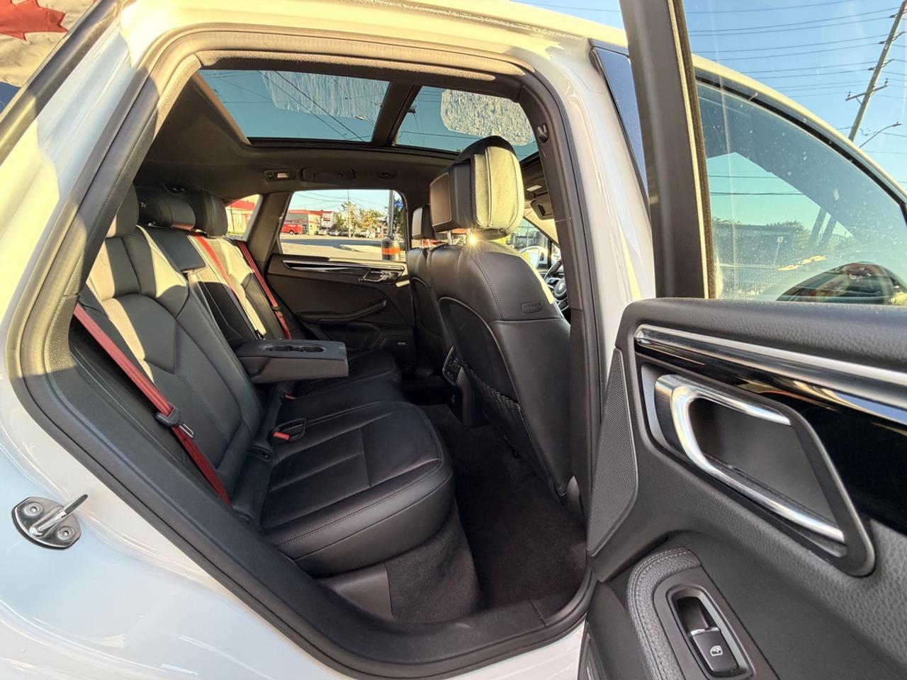 2020 Porsche Macan S Photo
