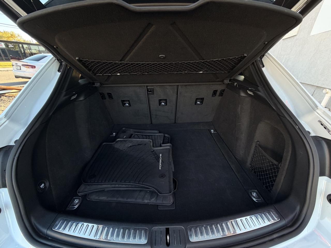 2020 Porsche Macan S Photo