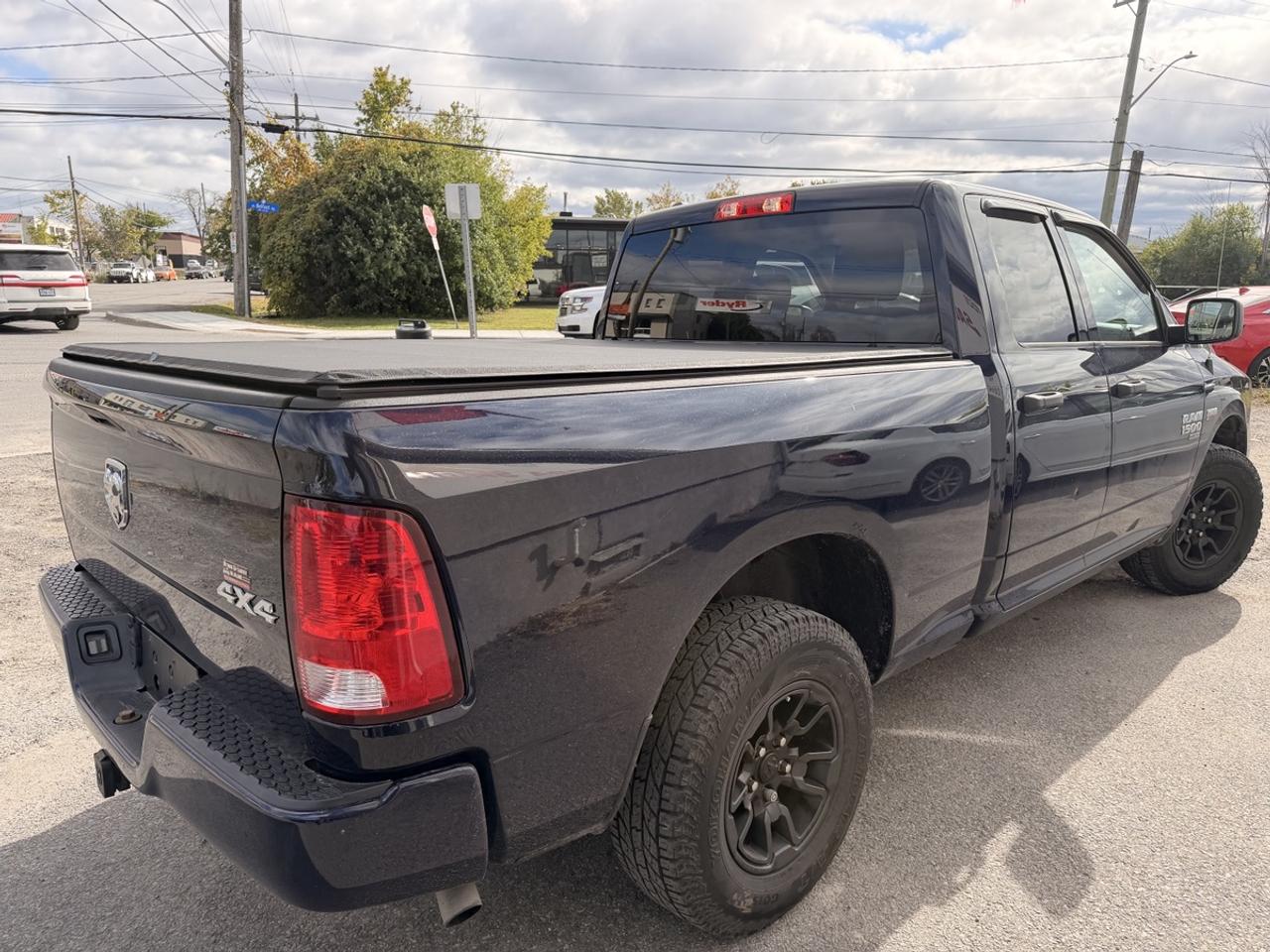2019 RAM 1500 Classic Classic Express 5.7L Hemi Photo3