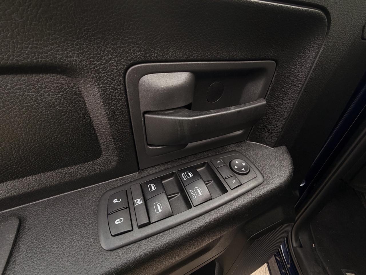 2019 RAM 1500 Classic Classic Express 5.7L Hemi Photo