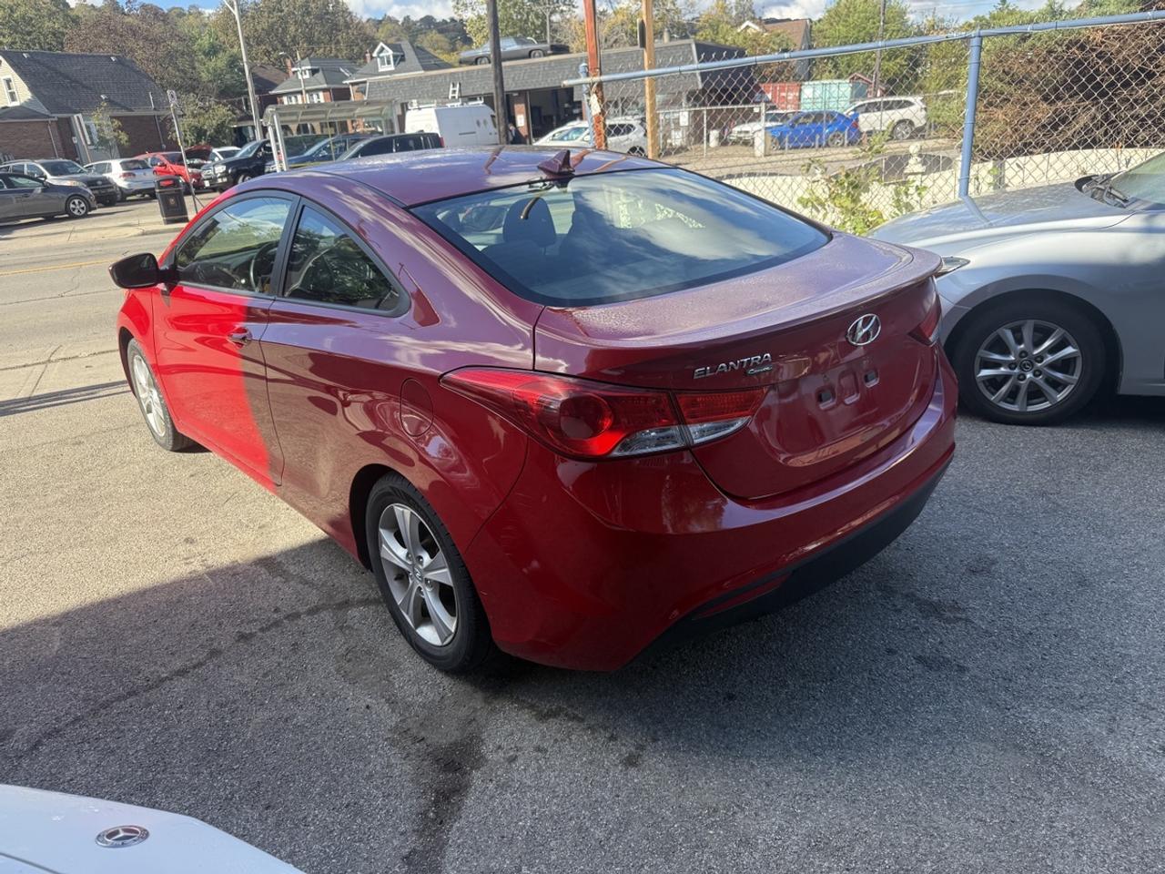 2013 Hyundai Elantra GS Photo2