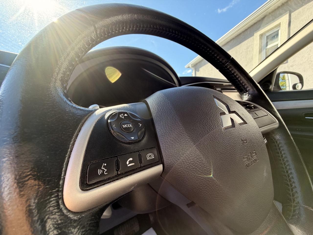 2015 Mitsubishi Outlander SE Photo