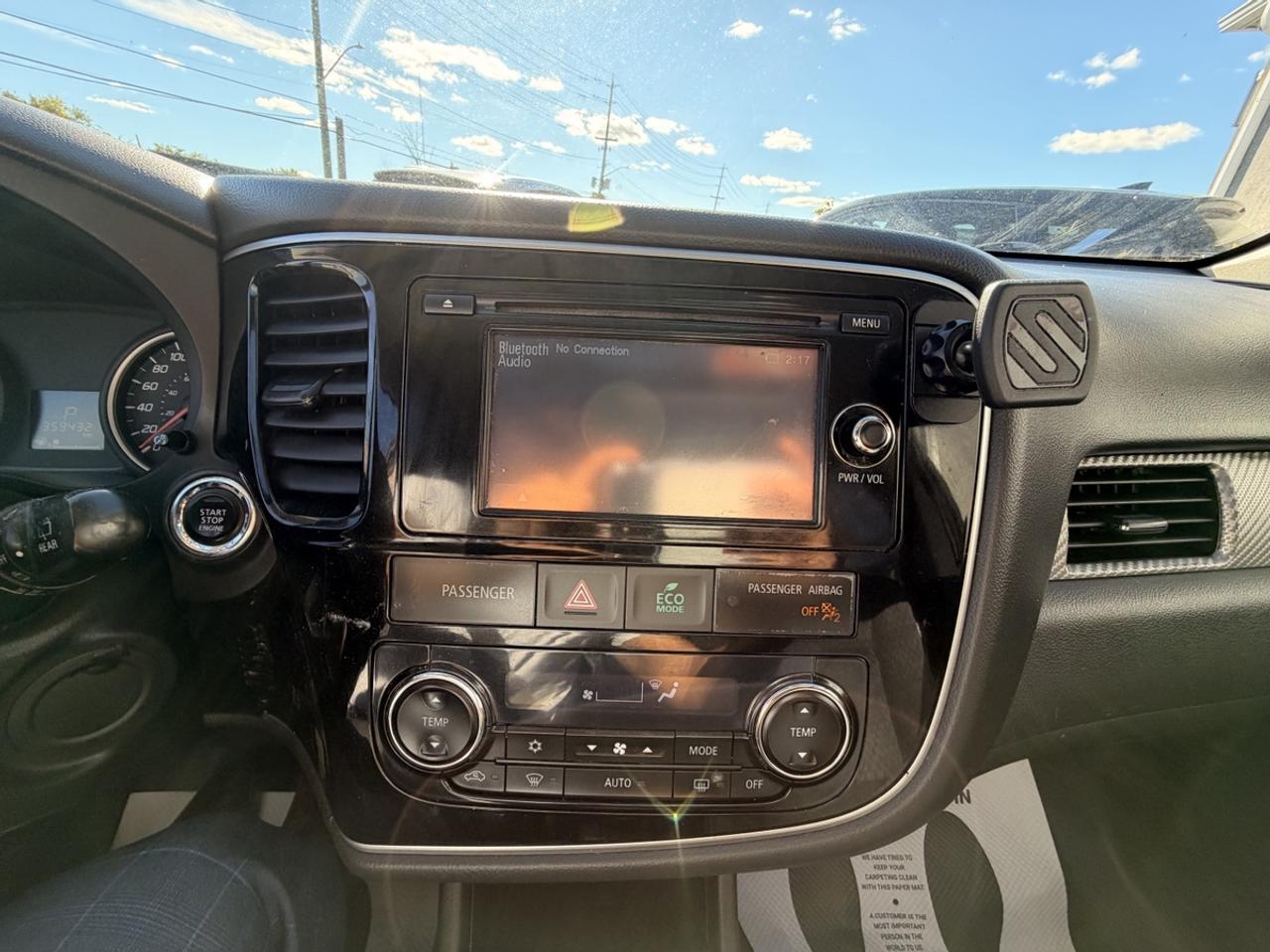 2015 Mitsubishi Outlander SE Photo