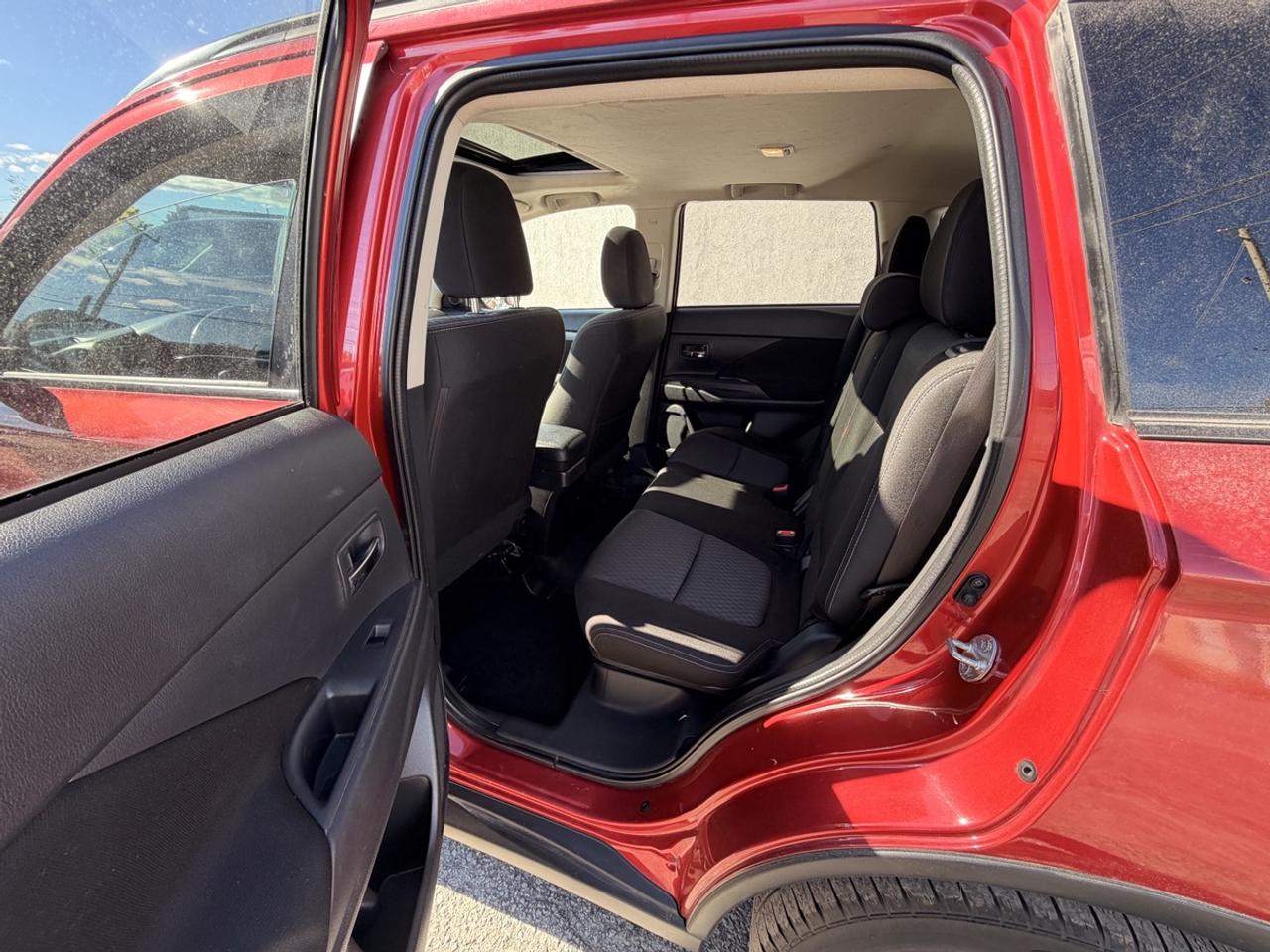 2015 Mitsubishi Outlander SE Photo