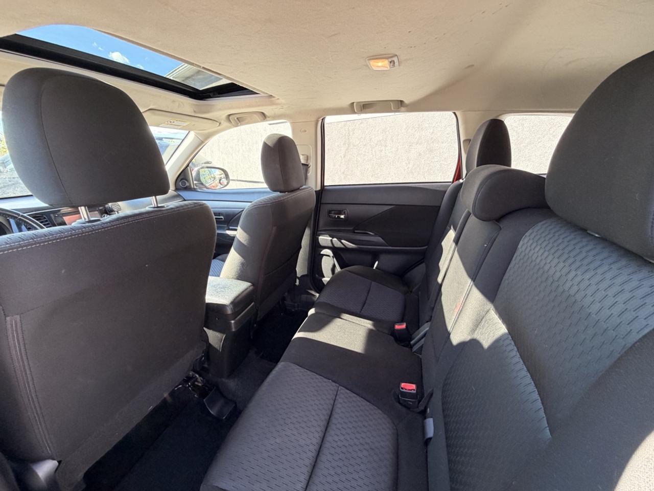 2015 Mitsubishi Outlander SE Photo