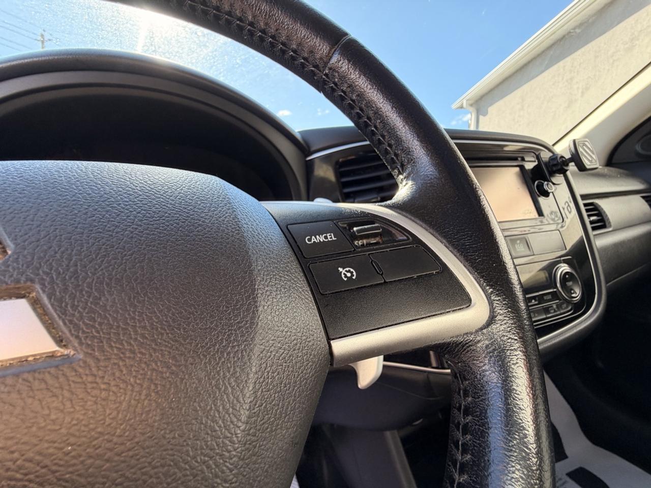 2015 Mitsubishi Outlander SE Photo