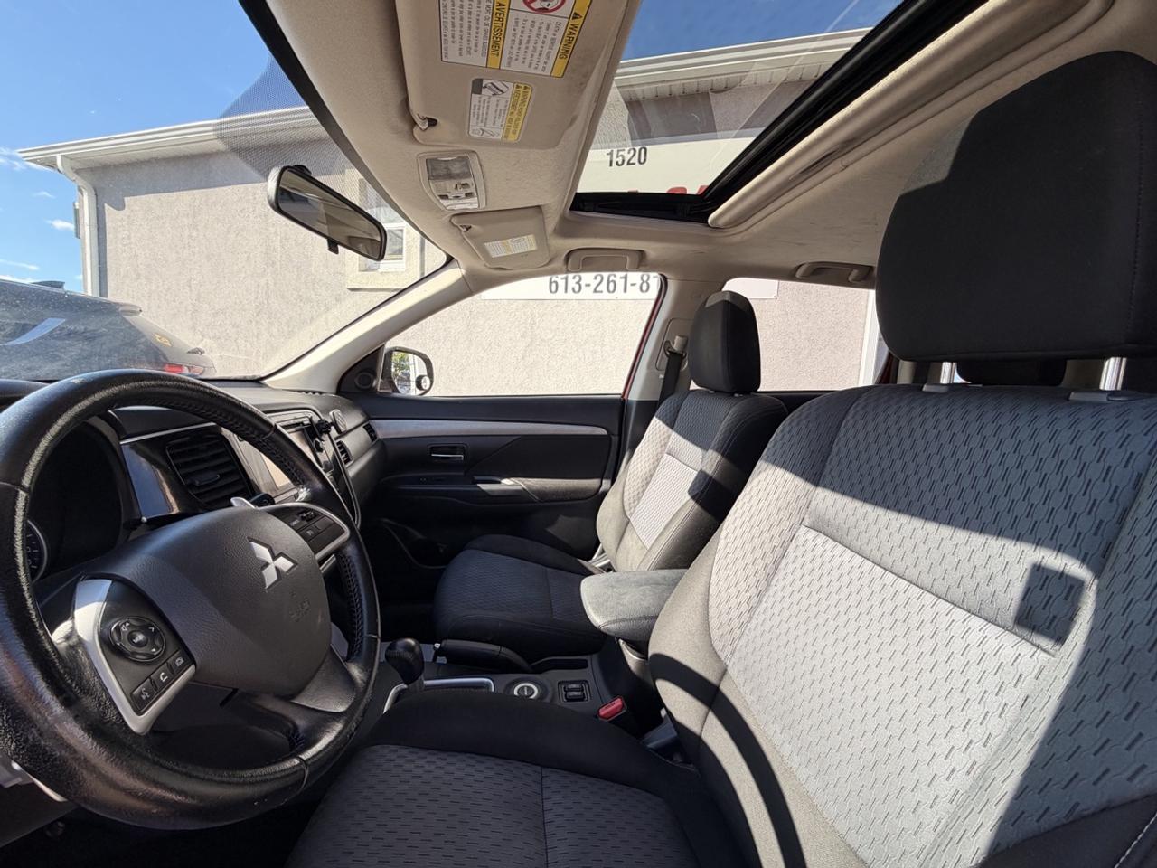 2015 Mitsubishi Outlander SE Photo