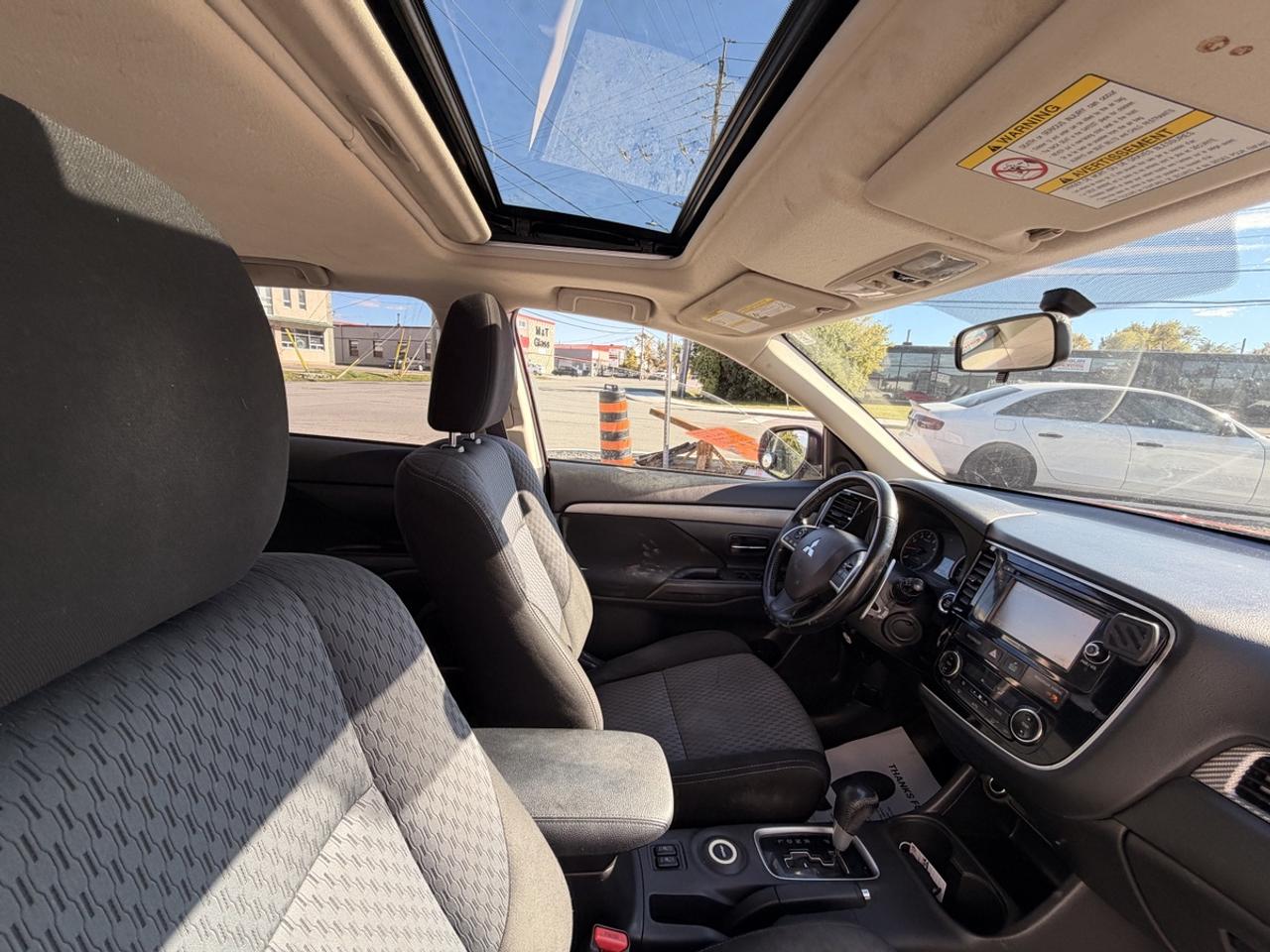 2015 Mitsubishi Outlander SE Photo