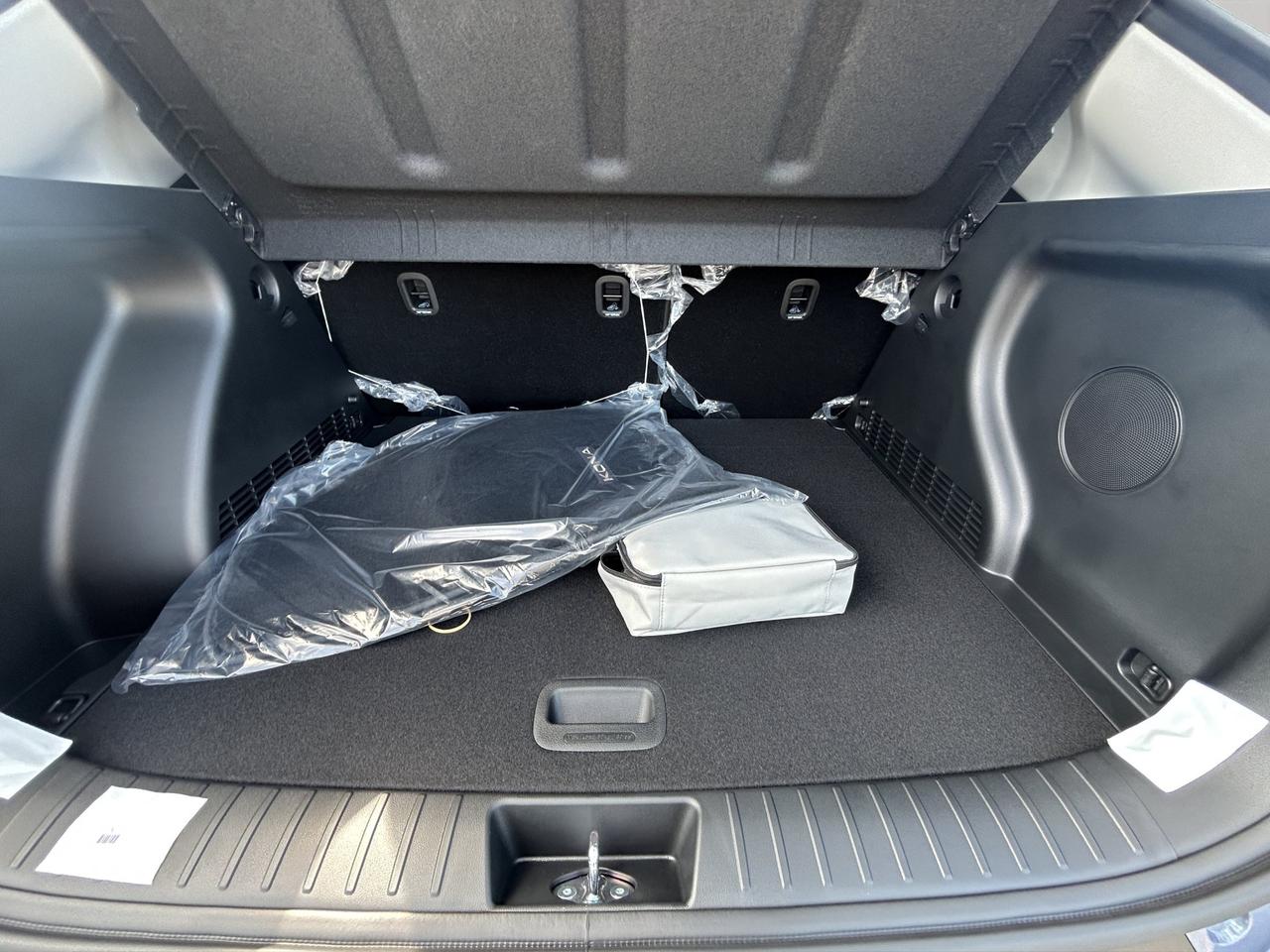 2027 Hyundai KONA LUXURY Photo