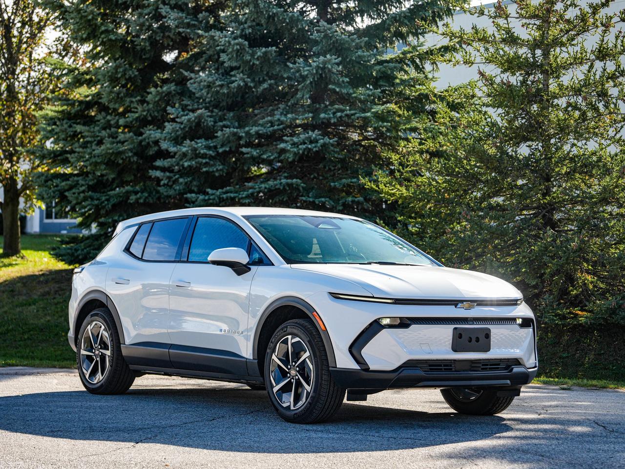 2027 Chevrolet Equinox EV LT1 w/PCY Photo2