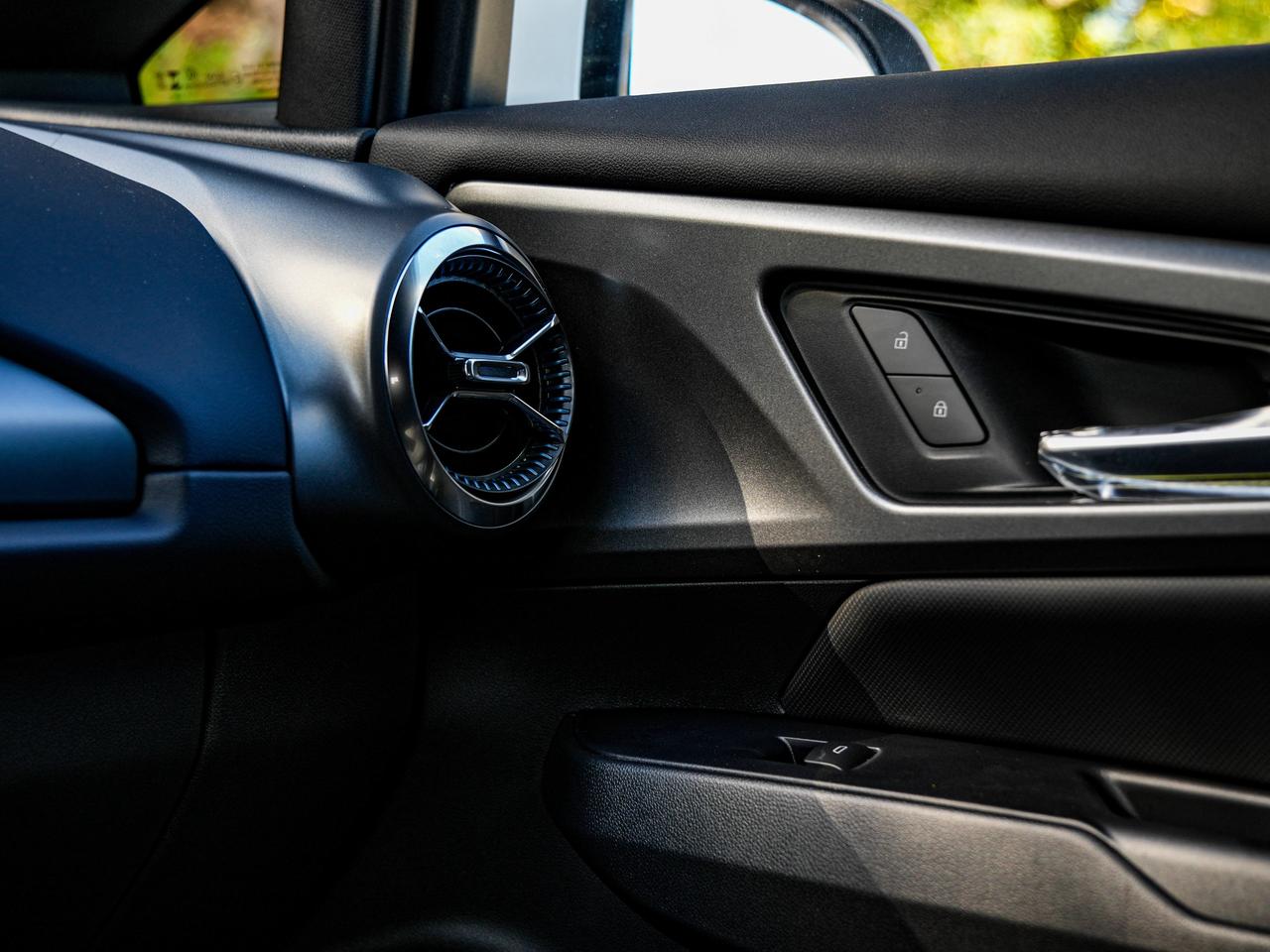 2027 Chevrolet Equinox EV LT1 w/PCY Photo
