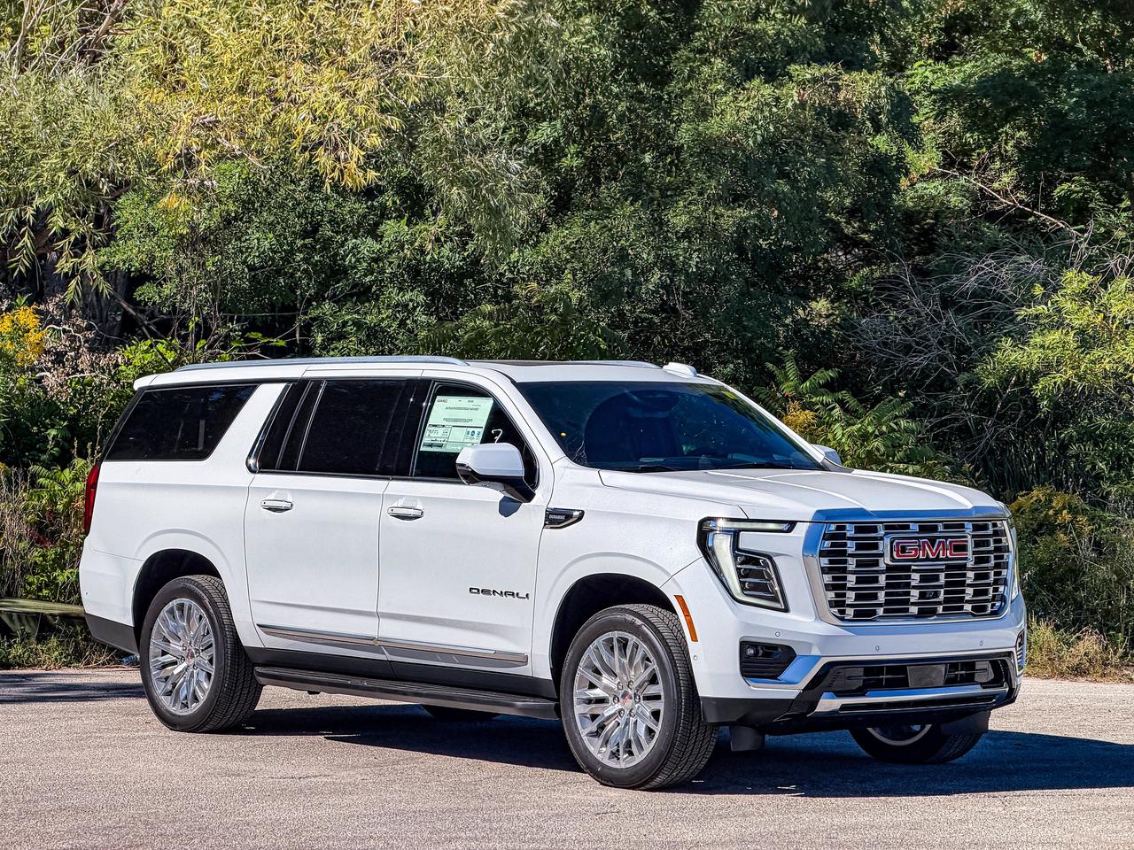 2027 GMC Yukon XL Denali Photo2
