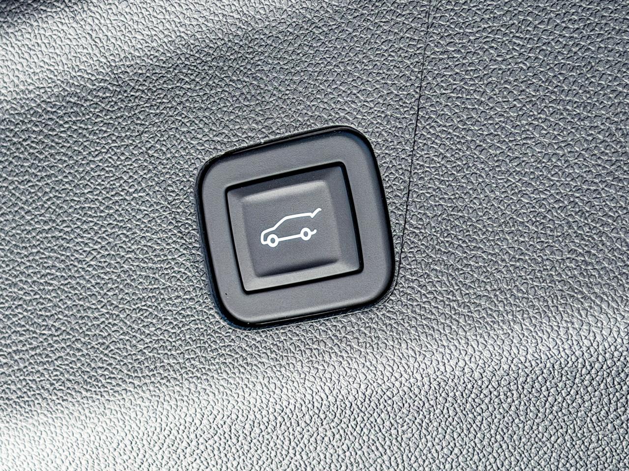 2027 GMC Yukon XL Denali Photo