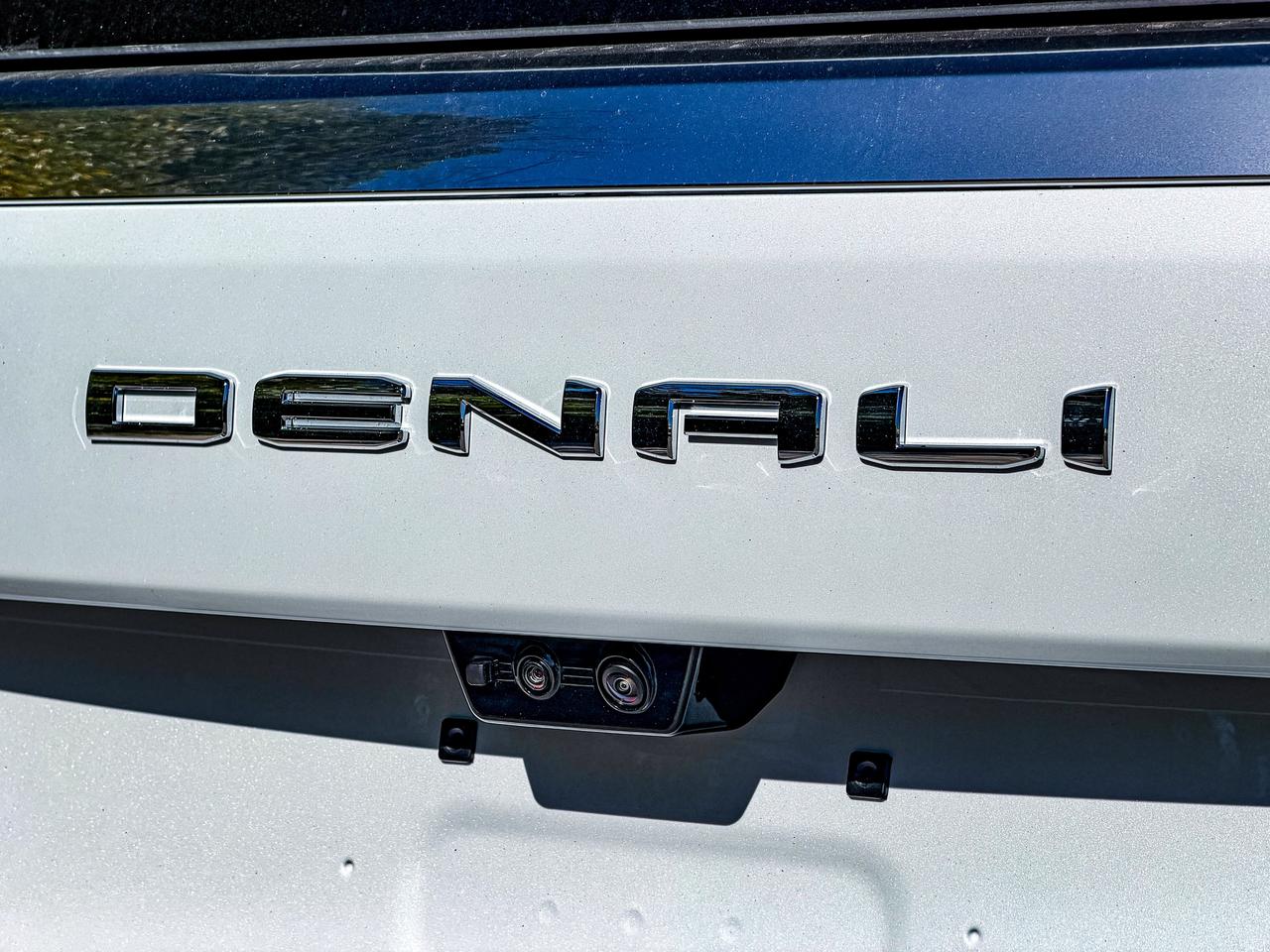 2027 GMC Yukon XL Denali Photo