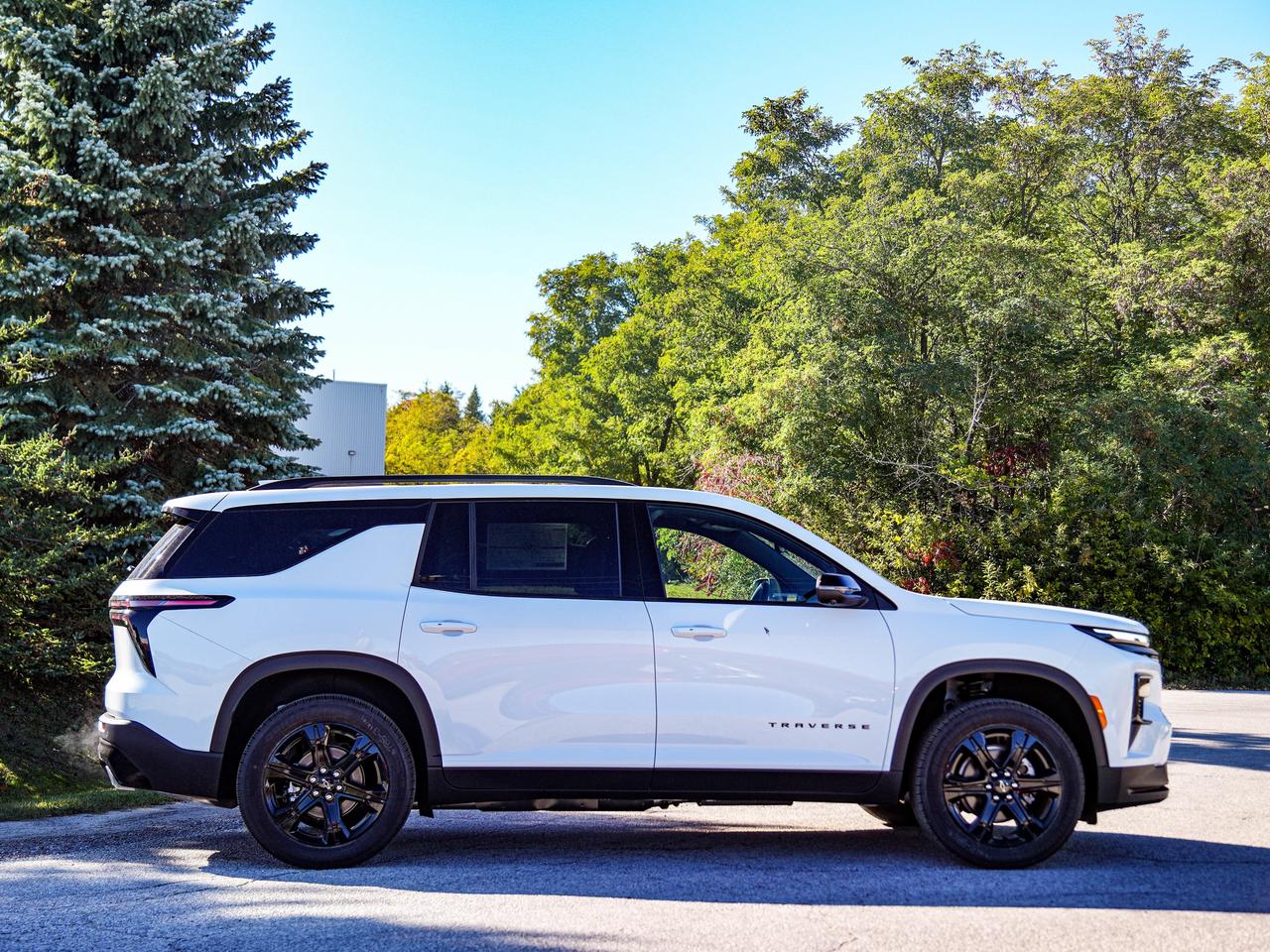2027 Chevrolet Traverse LT Photo4