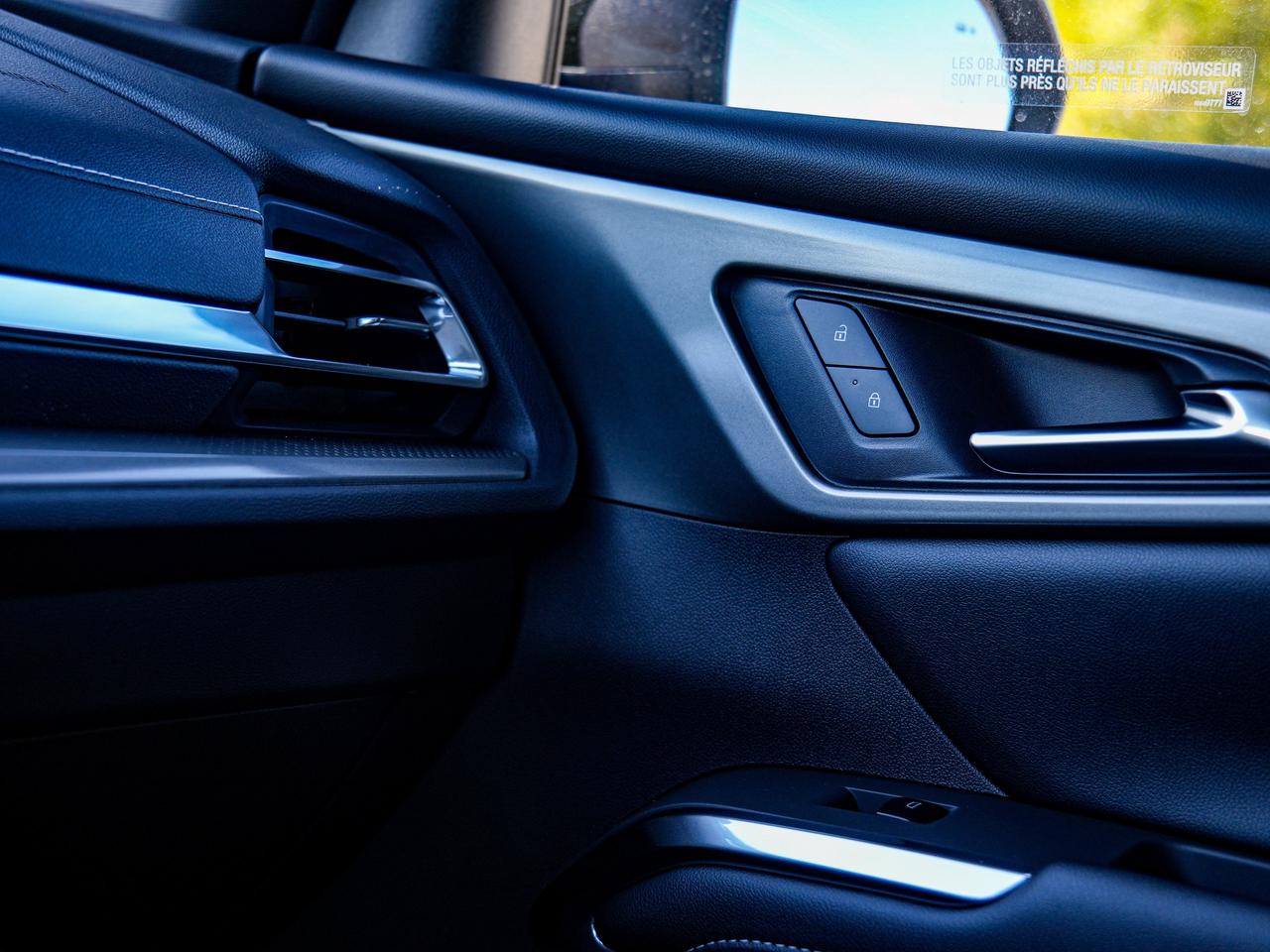 2027 Chevrolet Traverse LT Photo
