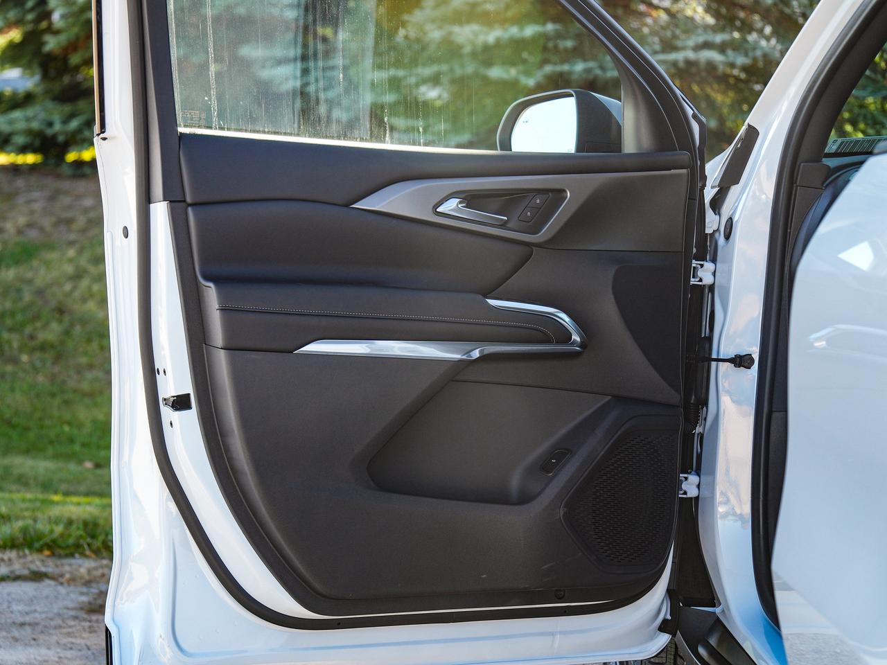 2027 Chevrolet Traverse LT Photo