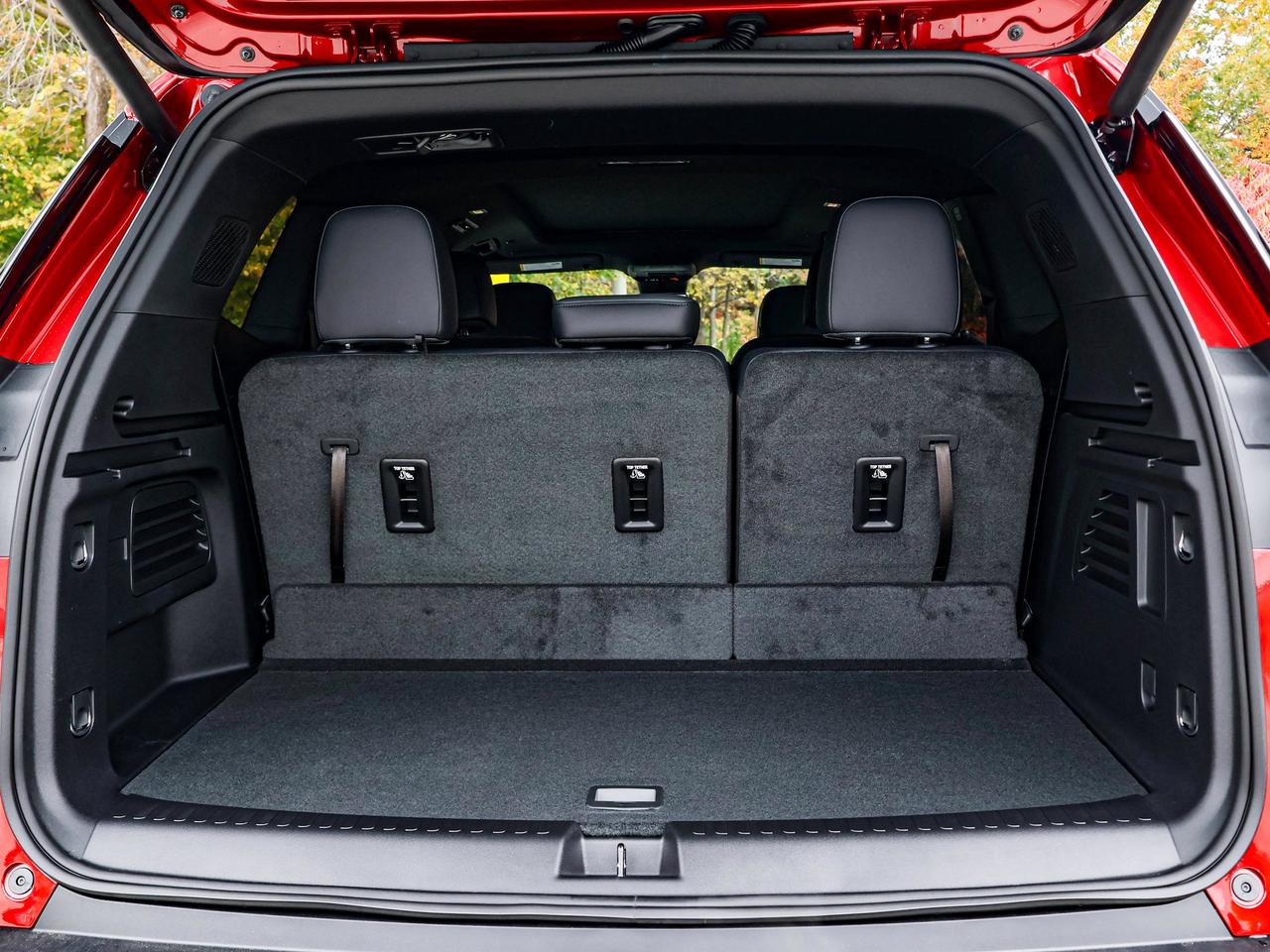 2027 GMC Acadia AT4 Photo