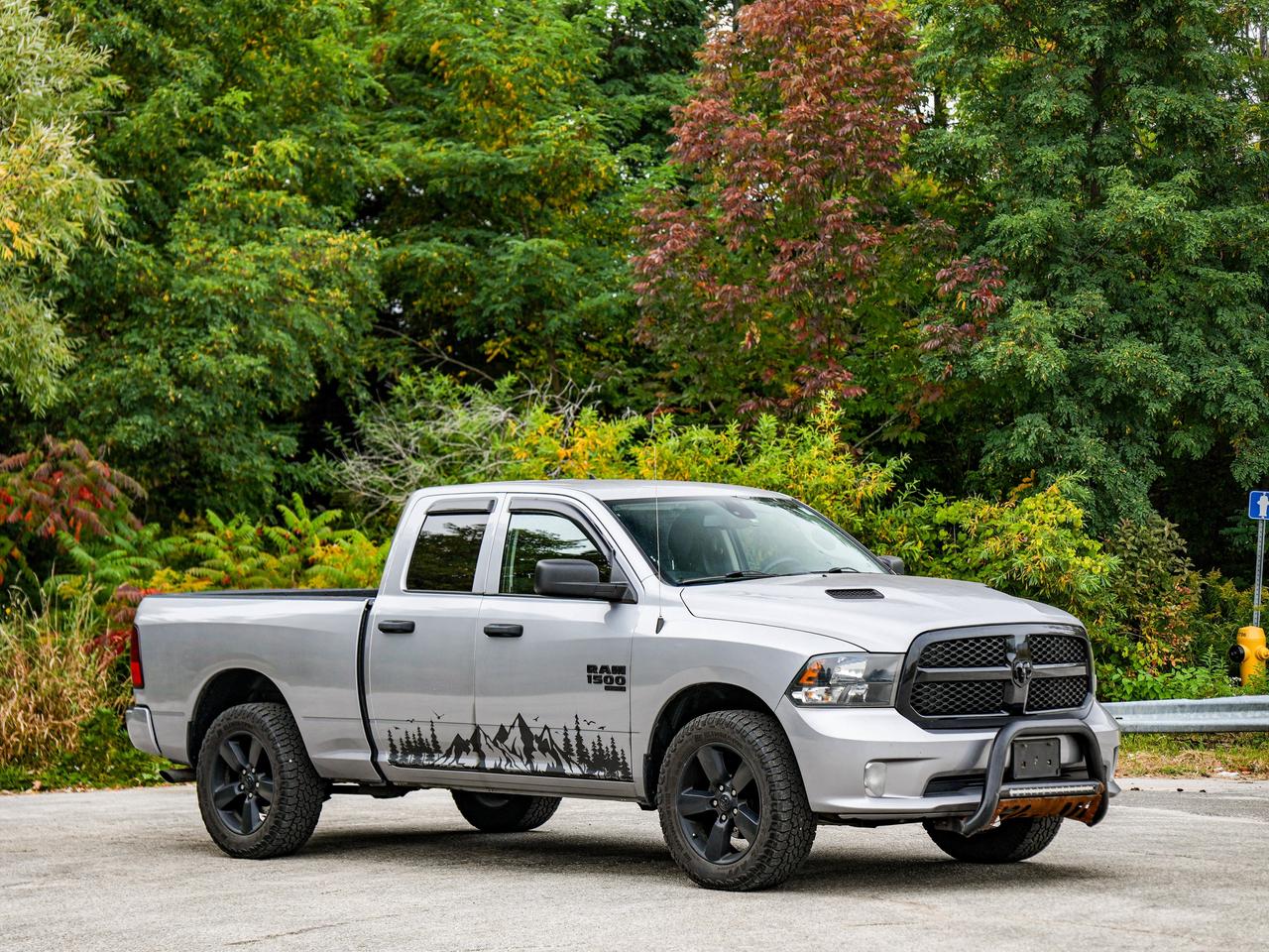 2021 RAM 1500 Classic EXPRESS Photo2