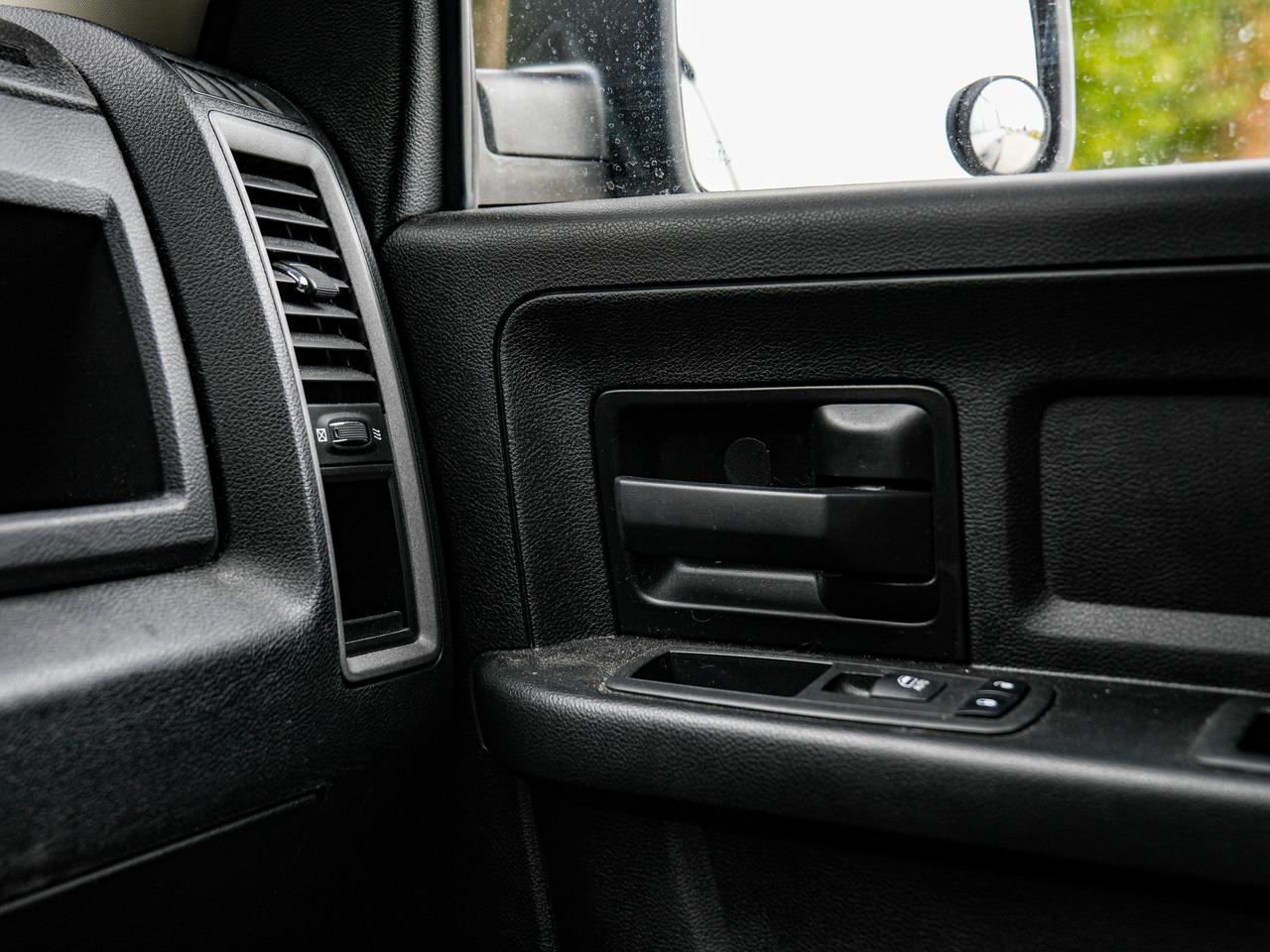 2021 RAM 1500 Classic EXPRESS Photo