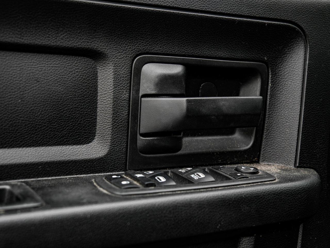 2021 RAM 1500 Classic EXPRESS Photo