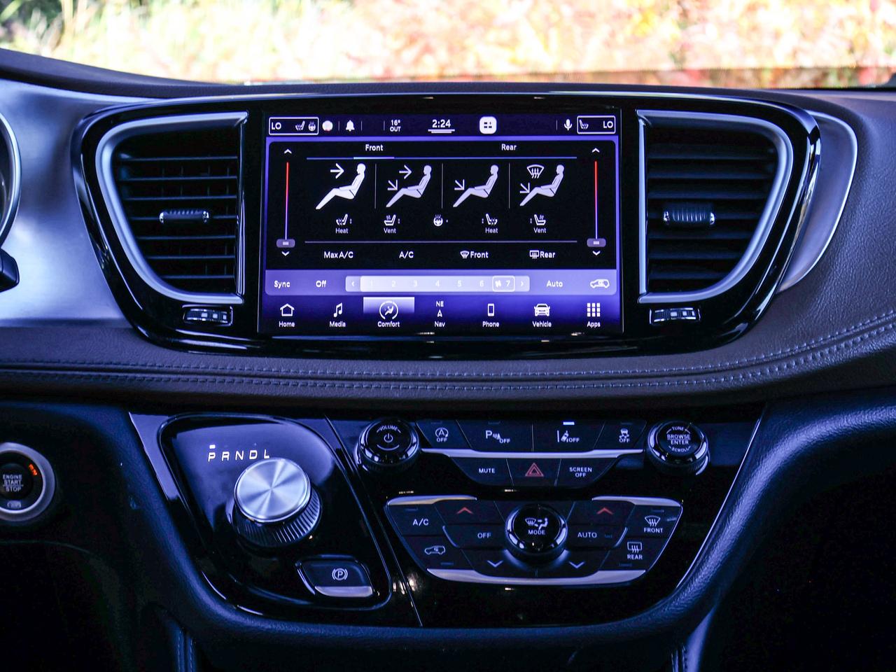 2021 Chrysler Pacifica Limited Photo