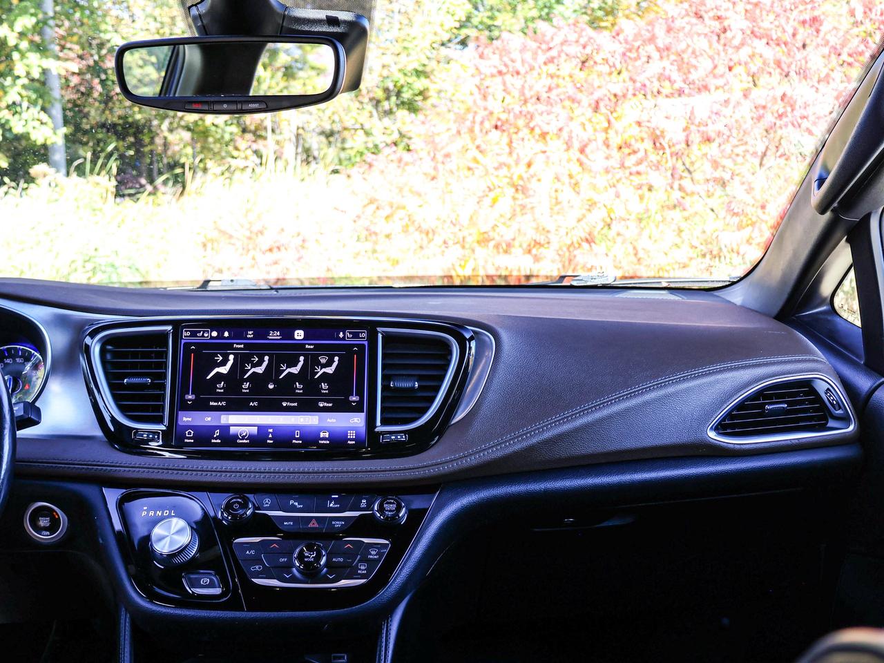 2021 Chrysler Pacifica Limited Photo