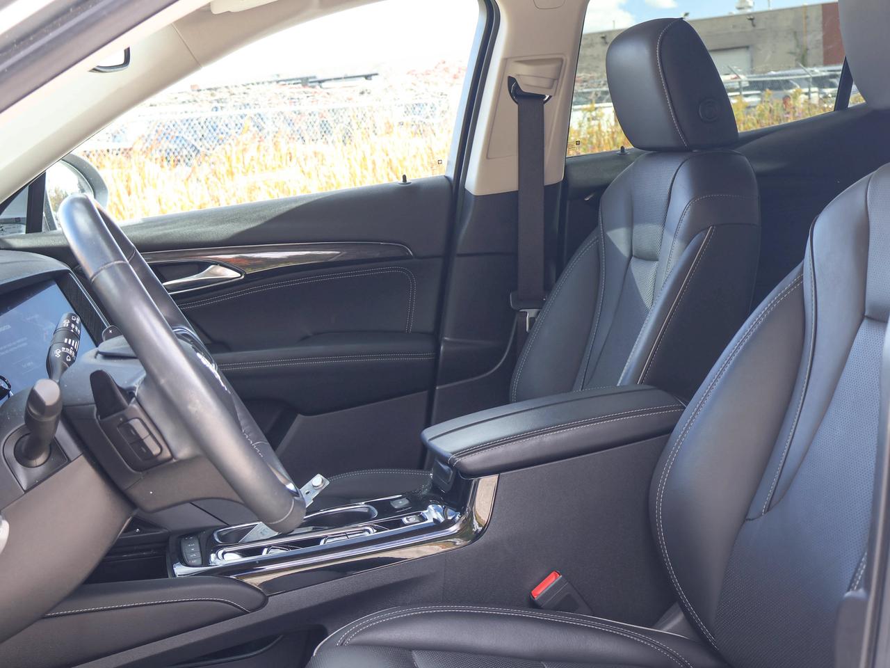 2023 Buick Envision Essence Photo
