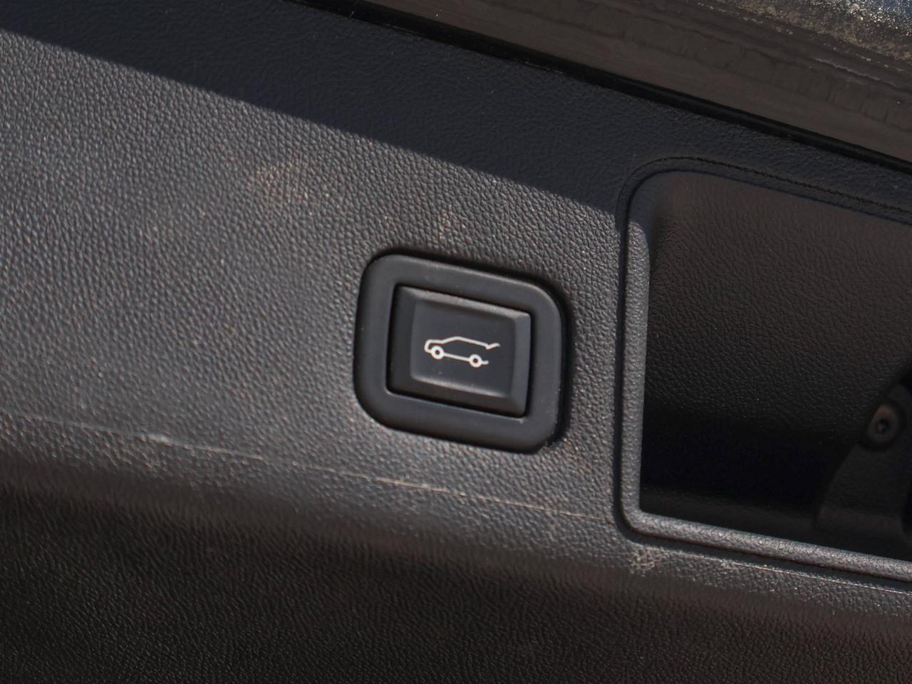 2023 GMC Terrain AT4 Photo
