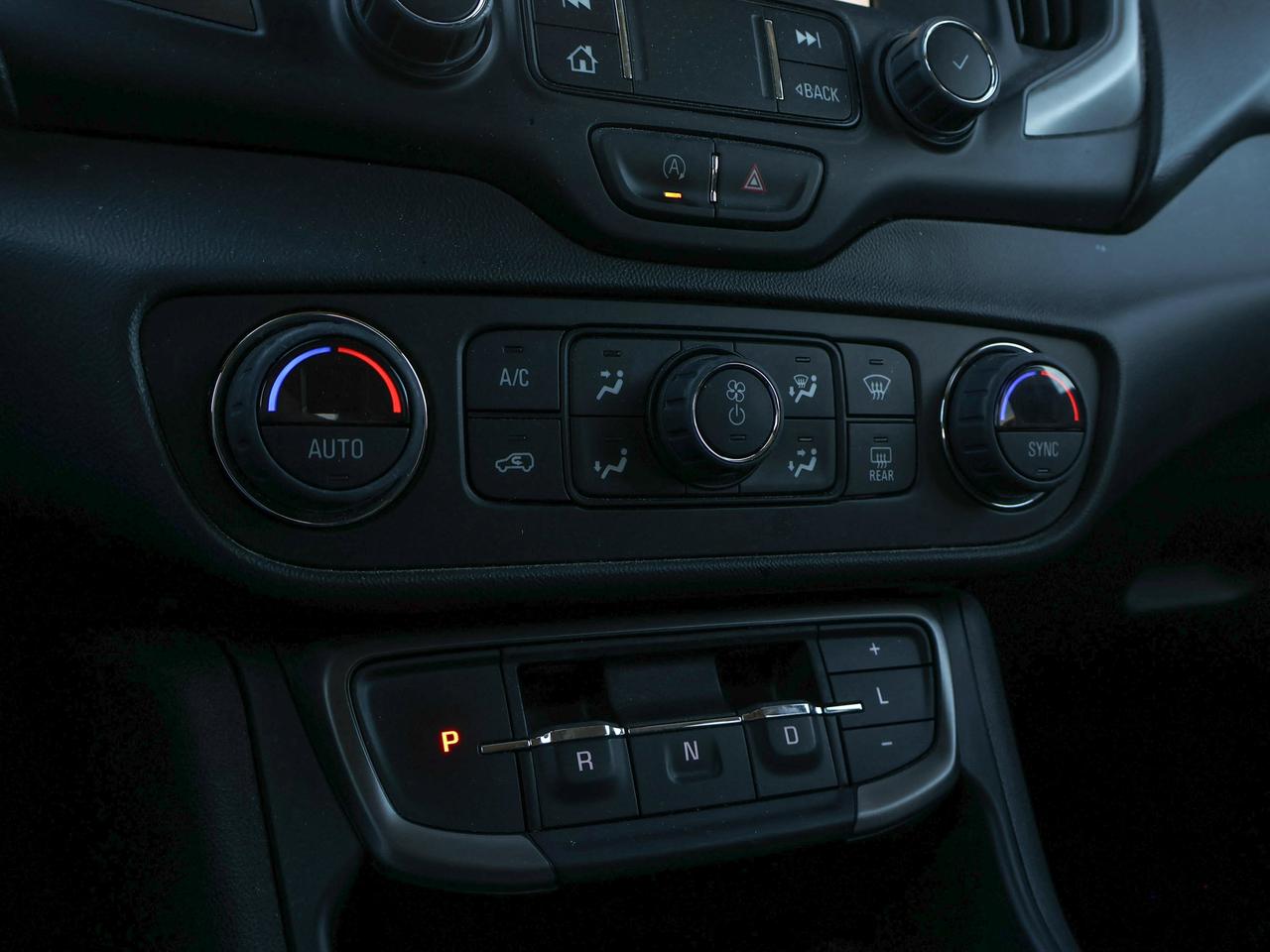 2023 GMC Terrain AT4 Photo