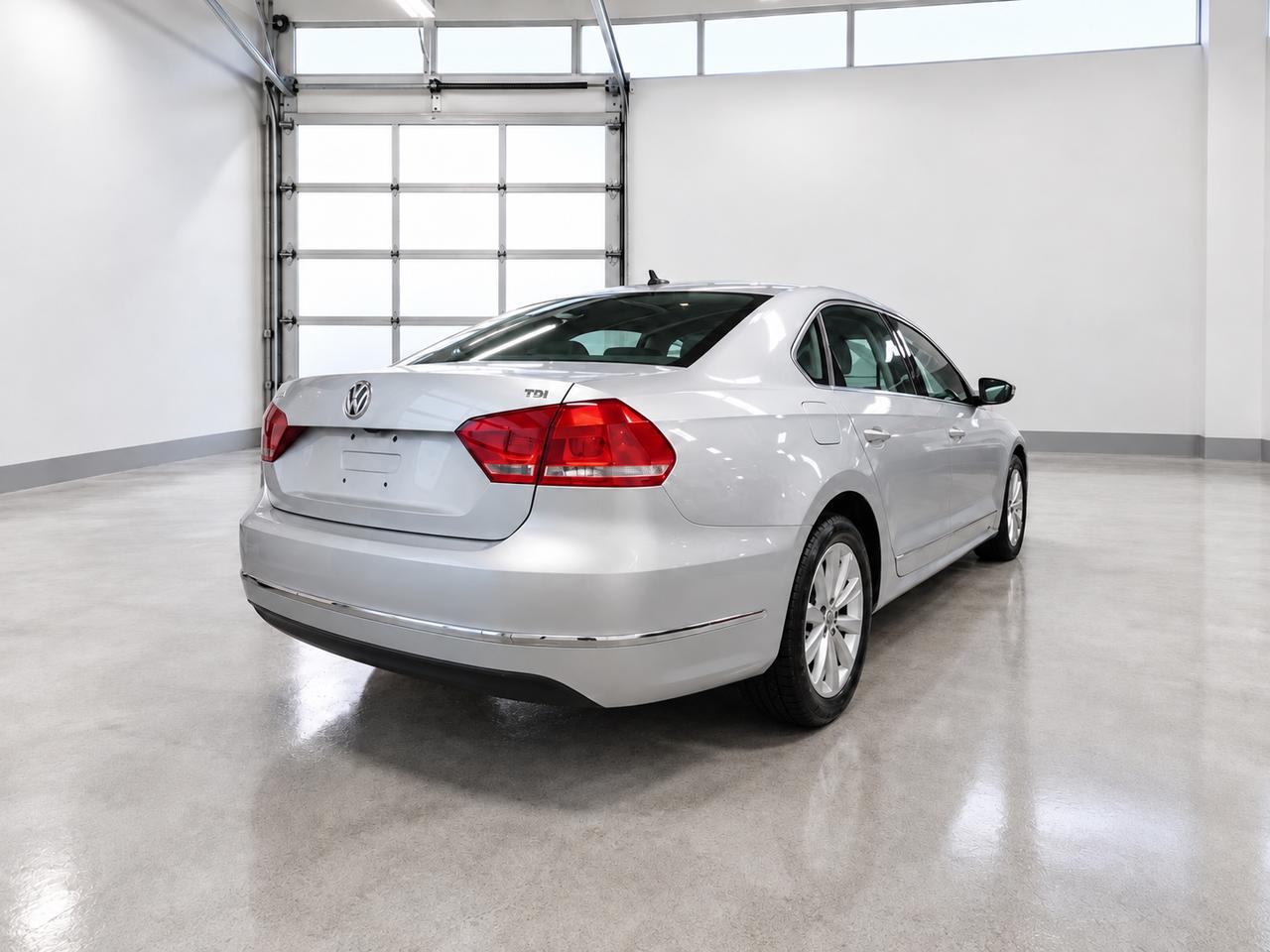2014 Volkswagen Passat TDI Highline - NO ACCIDENT, FULLY SERVICES, LOADED Photo
