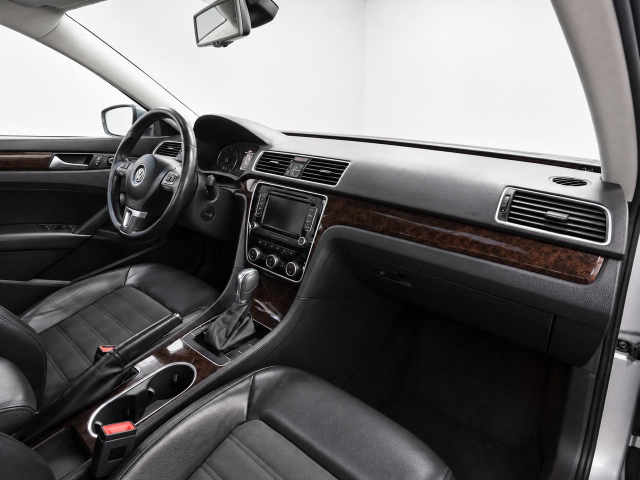 2014 Volkswagen Passat TDI Highline - NO ACCIDENT, FULLY SERVICES, LOADED Photo