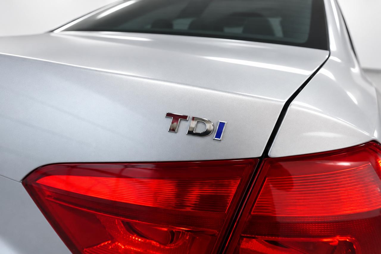 2014 Volkswagen Passat TDI Highline - NO ACCIDENT, FULLY SERVICES, LOADED Photo