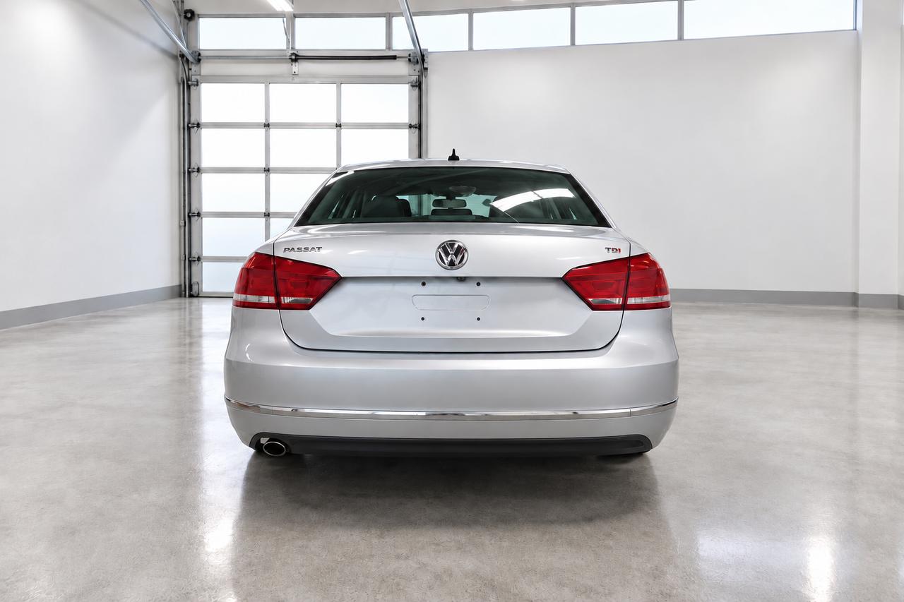 2014 Volkswagen Passat TDI Highline - NO ACCIDENT, FULLY SERVICES, LOADED Photo4