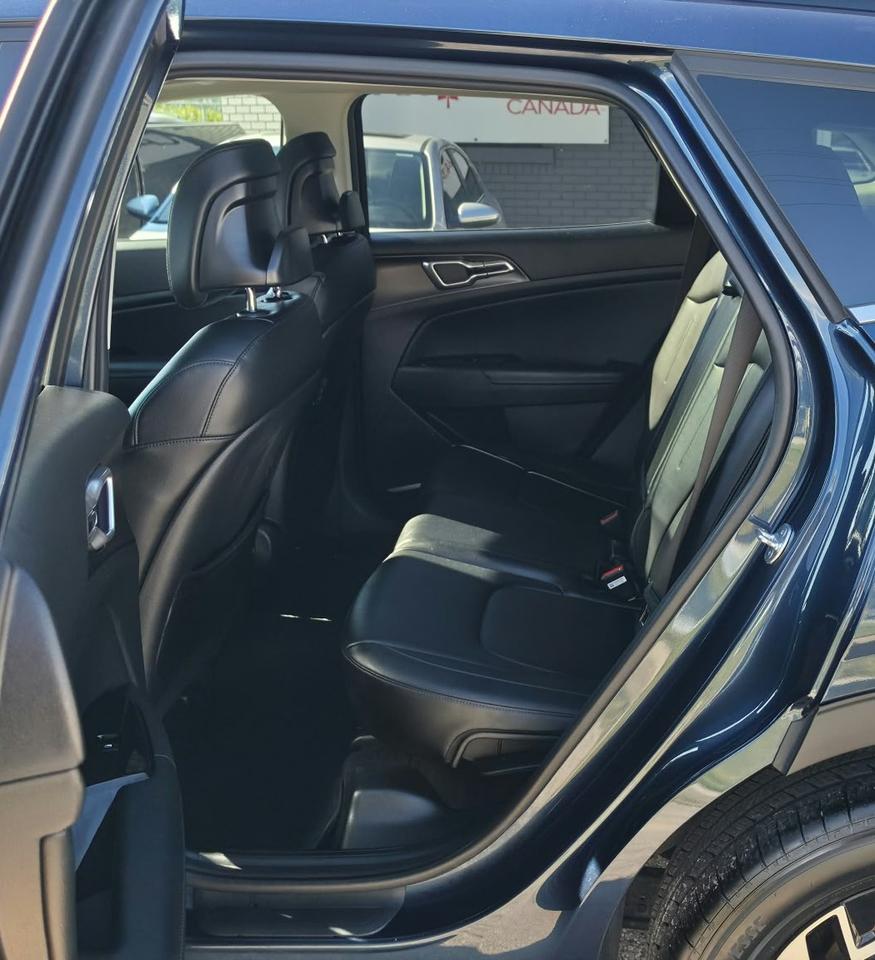 2024 Kia Sportage EX / NO ACCIDENTS / 1 OWNER / PANO ROOF / LEATHER Photo4