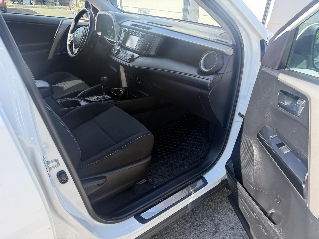 2018 Toyota RAV4 XLE | AWD | Sunroof Photo