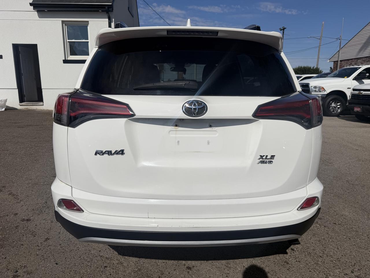2018 Toyota RAV4 XLE | AWD | Sunroof Photo