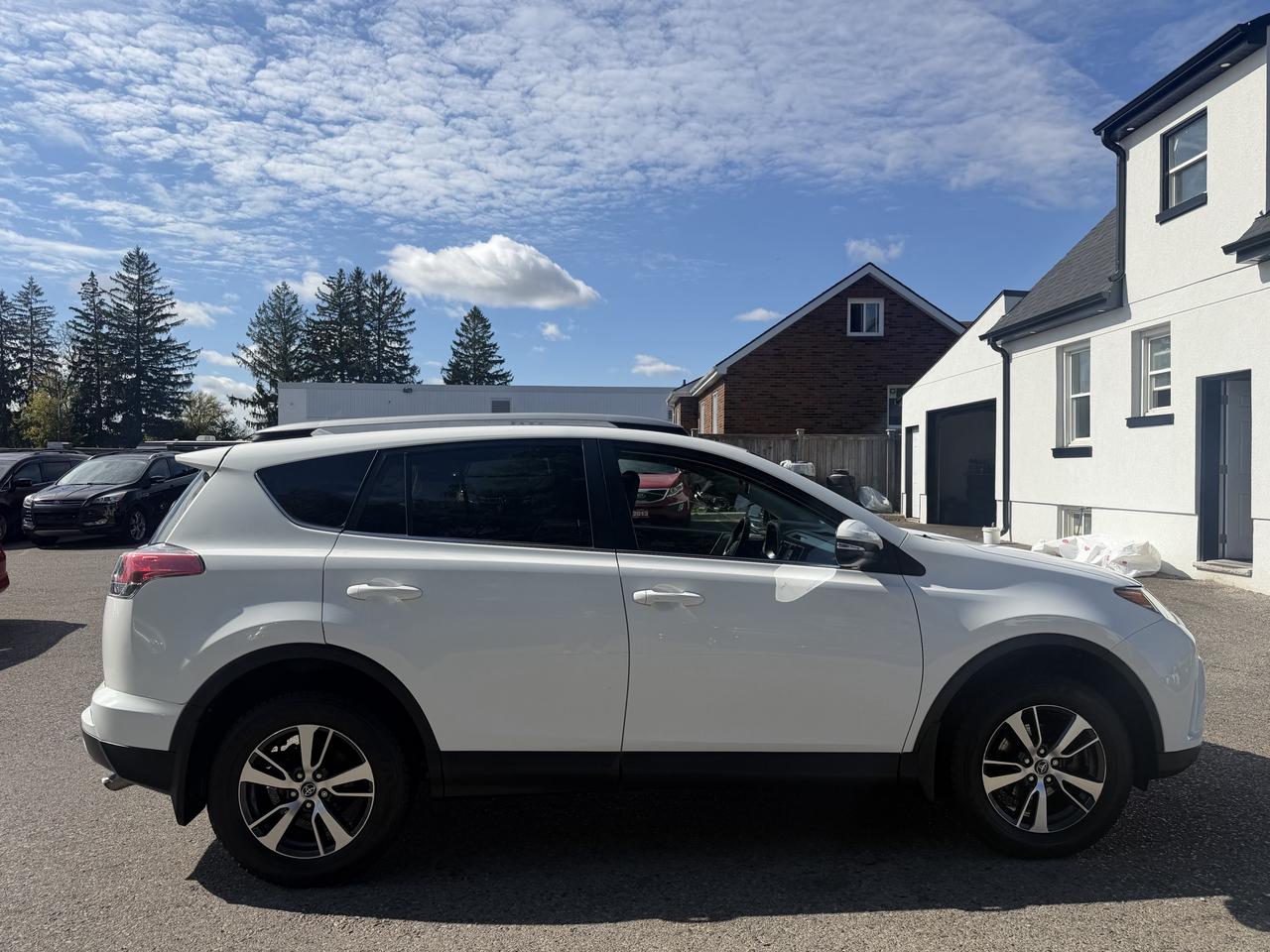 2018 Toyota RAV4 XLE | AWD | Sunroof Photo