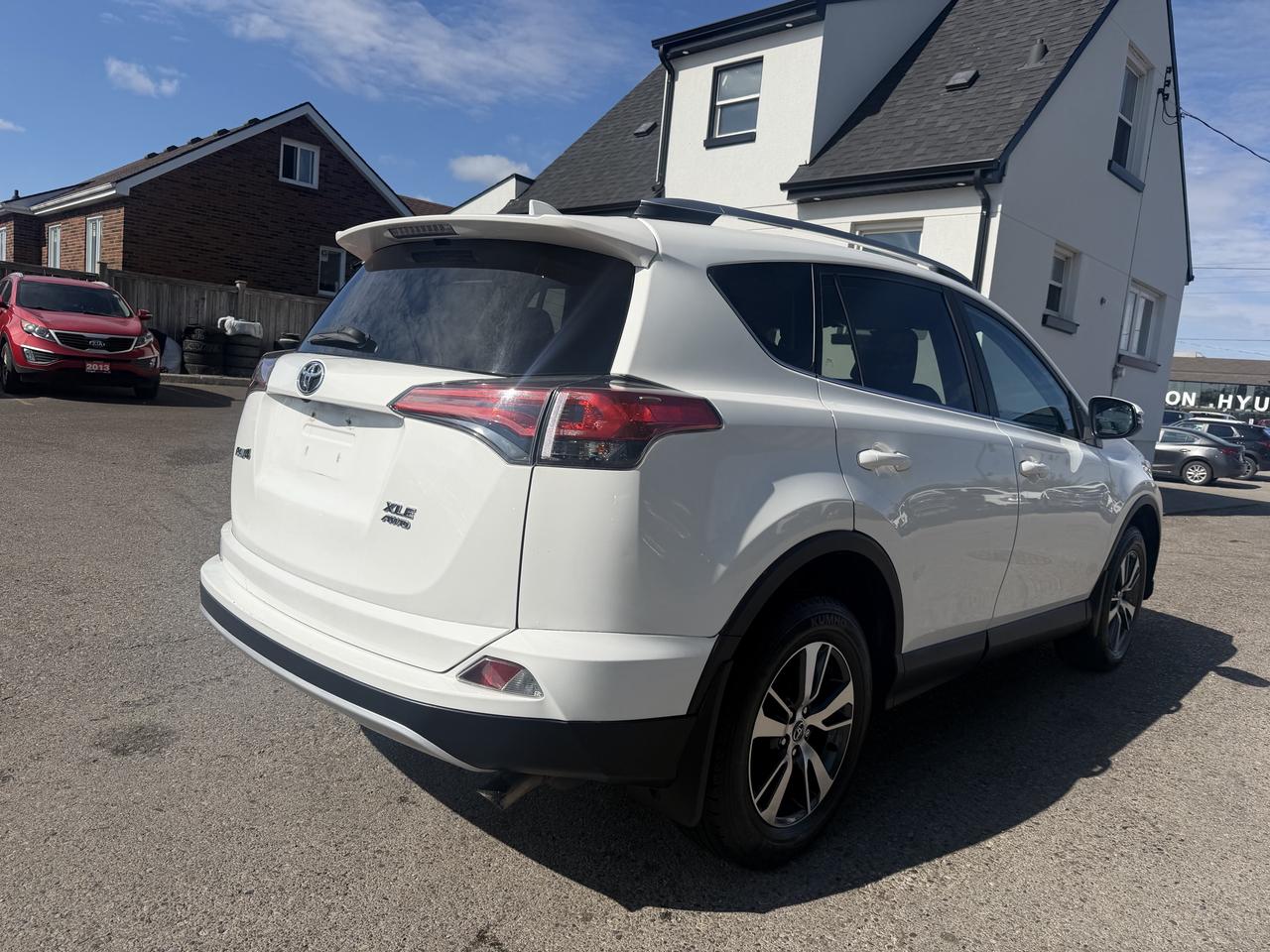 2018 Toyota RAV4 XLE | AWD | Sunroof Photo