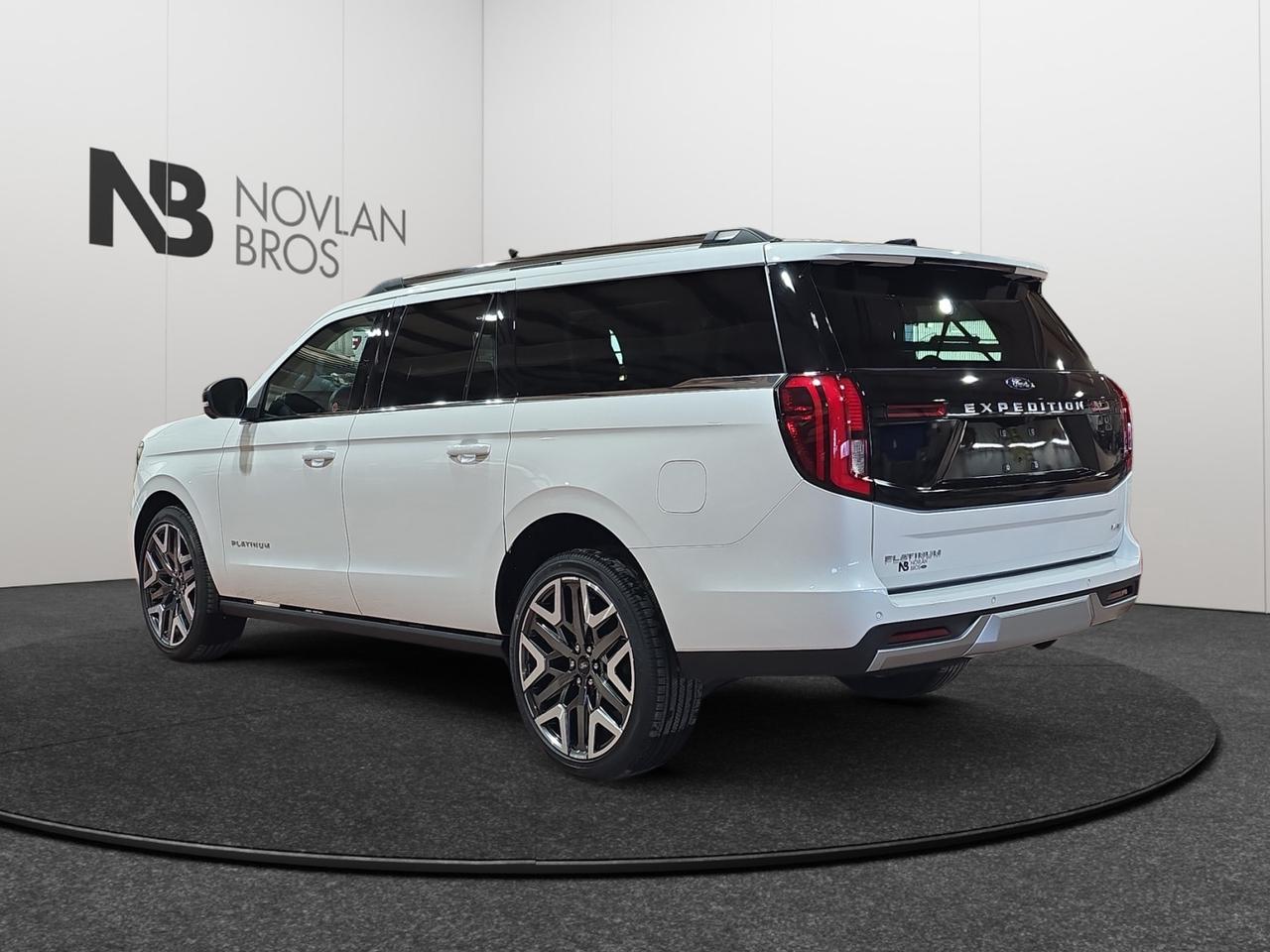 2026 Ford Expedition Platinum Max Photo2