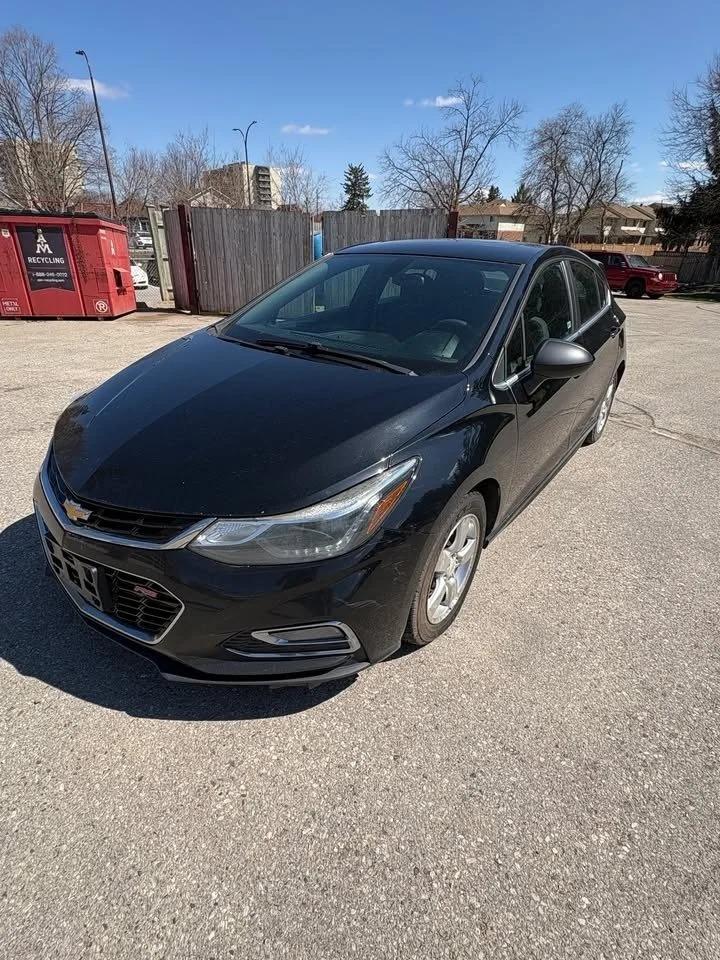 2017 Chevrolet Cruze LT Photo1