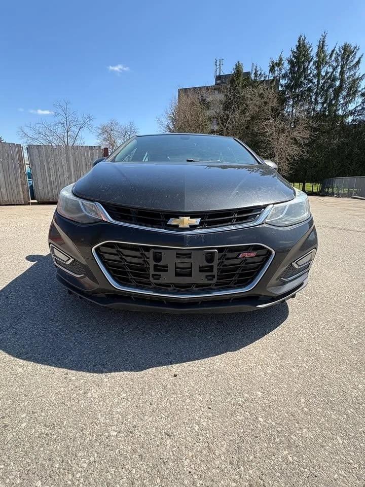 2017 Chevrolet Cruze LT Photo2