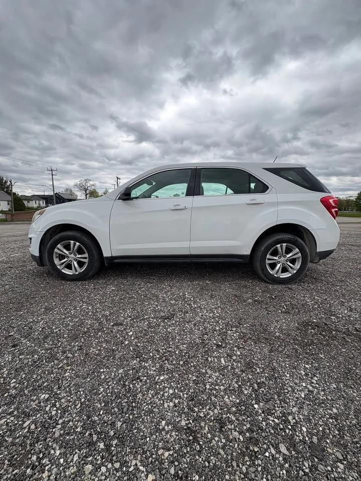 2016 Chevrolet Equinox LS Photo0