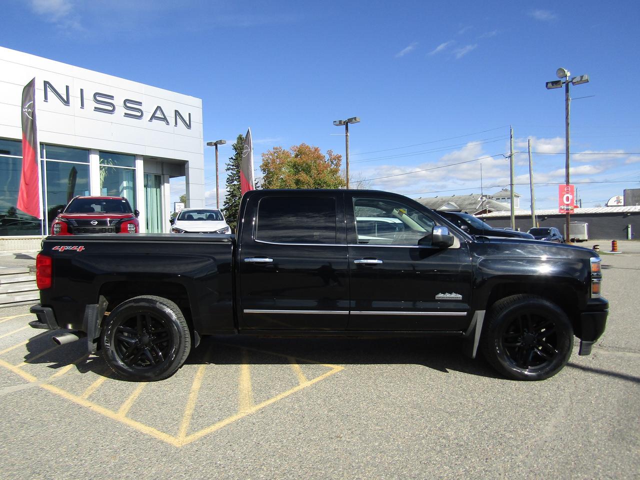 2015 Chevrolet Silverado 1500 High Country Photo3